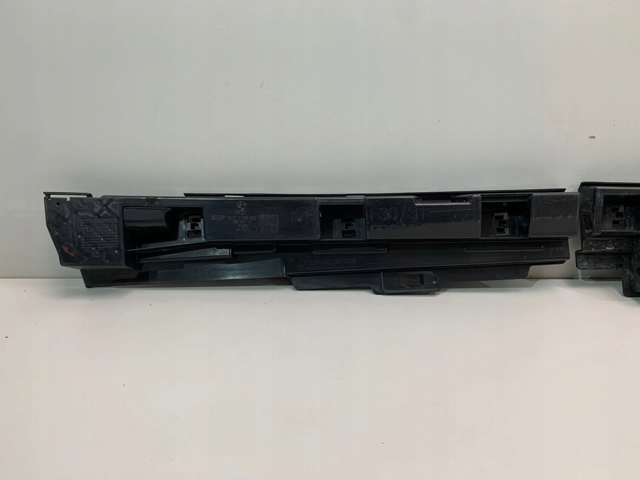 Кронштейн наружной накладки порога правой BMW 7256916 цена, от 8.87 USD