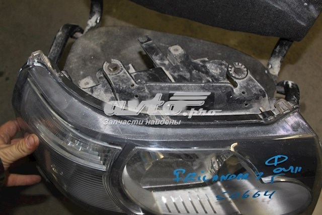 Правая фара LR001560 Land Rover