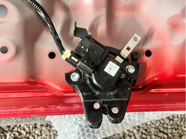 Купить GJR956820 Mazda Замок задней двери