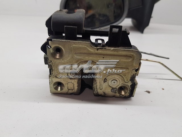 Замок водительской двери 8200138035 Renault (RVI)