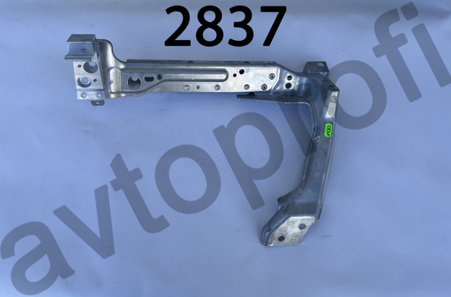 LR152525 Land Rover Рамка радиатора правая