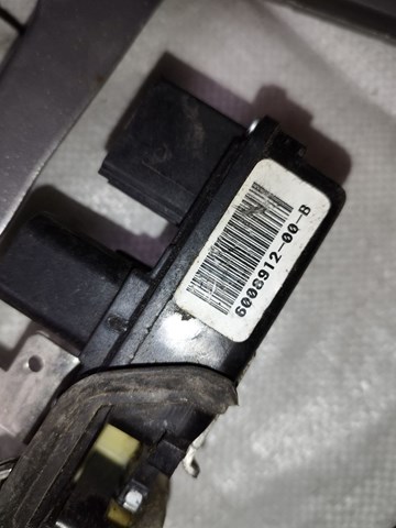 Замок передней пассажирской двери Тесла Модел C 