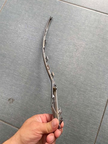 Moldura esquerda do pára-choque traseiro 86691N7010 Hyundai/Kia