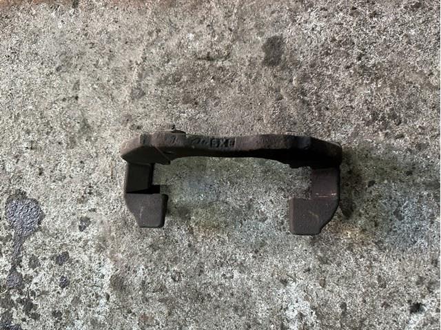 BPYK3328XB Mazda Скоба суппорта переднего