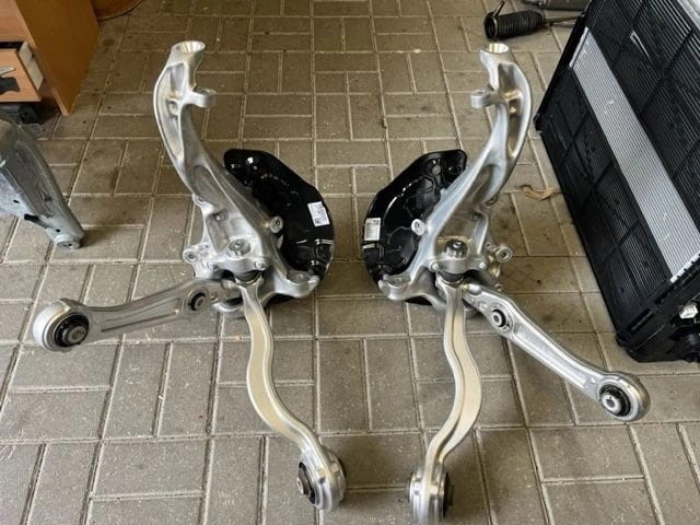 A2063320200 Mercedes Цапфа - поворотный кулак передний, правый