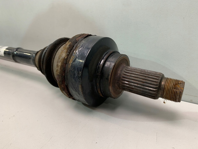 7597690 BMW Полуось задняя правая