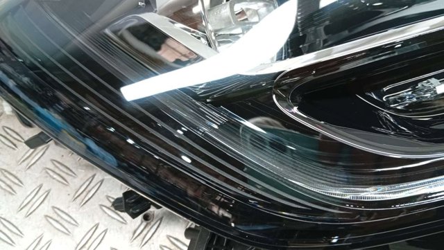Фара правая Renault (RVI) 260106859R