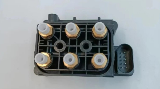 Блок шинних кранів 7P0698014B VAG