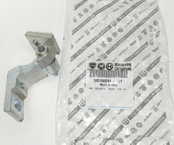 51840244 Fiat/Alfa/Lancia Петля передней двери левая