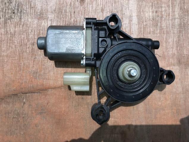 CM0941100 Ford Мотор стеклоподъемника двери передней, левой