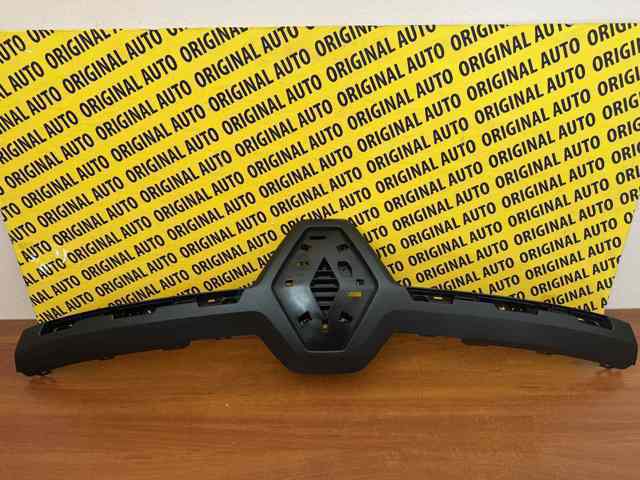Молдинг решетки радиатора 623823514R Renault (RVI)