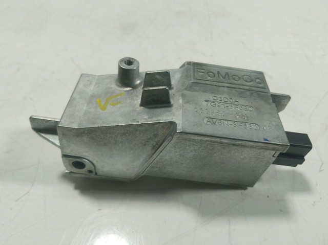  Ford AV6N3F880JA