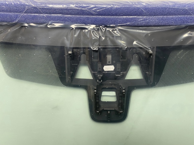 Лобовое стекло LR098864 Land Rover