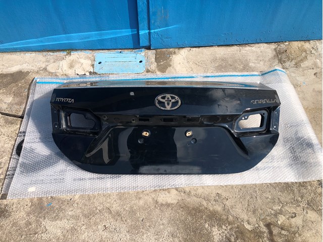 Купить 6440102A31 Toyota Крышка багажника