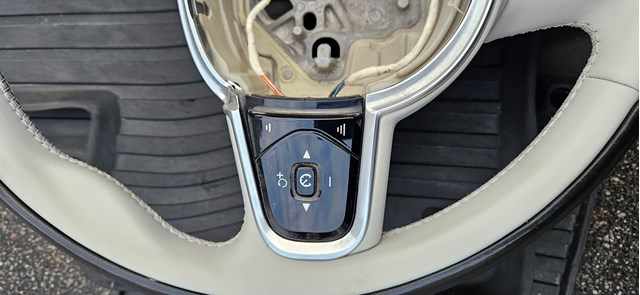 Купить 32288780 Volvo Руль