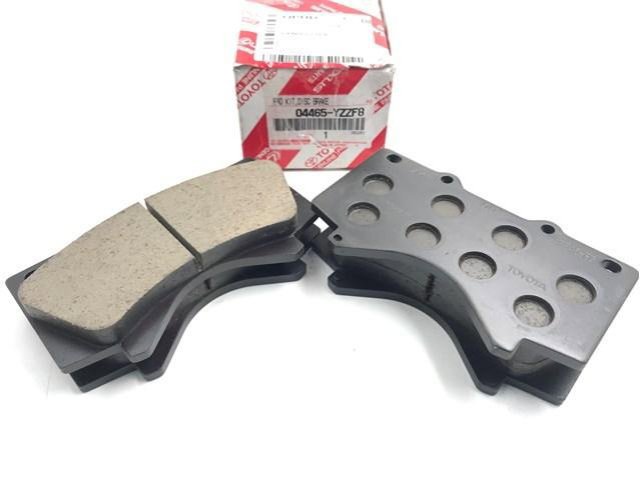 Sapatas do freio dianteiras de disco Toyota 04465YZZF8