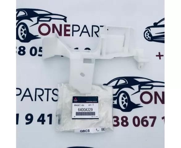 6400A329 Mitsubishi Крепление фары передней, левой