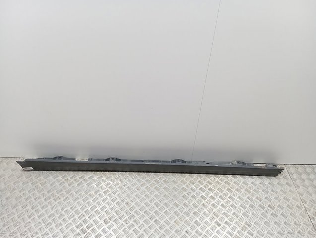 2476980800 Mercedes Накладка наружняя (молдинг) порога, правый