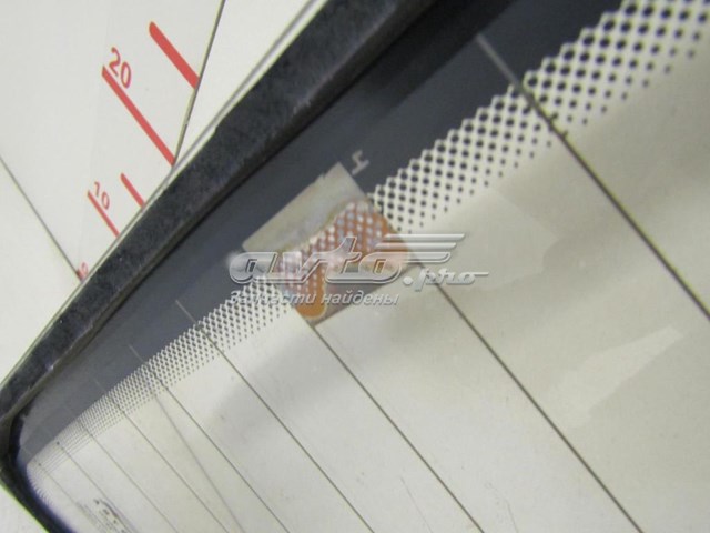 Заднее стекло 90197384 General Motors