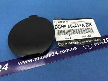 Передняя заглушка бампера буксировочного крюка на Mazda CX-30  DM