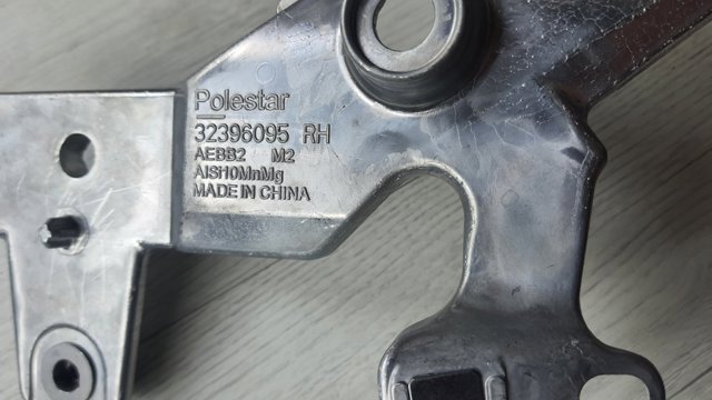 Суппорт радиатора правый / монтажная панель крепления фар Volvo 32396095 цена, от 66.12 USD