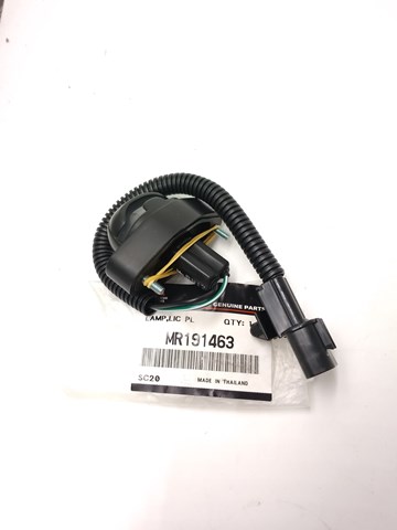 MR191463 Mitsubishi Фонарь освещения номера