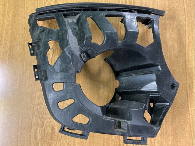 Крепление противотуманки правой BMW 51117302508