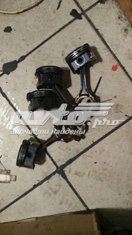 Pistão (kit para um motor), 2ª reparação ( + 0,50) para Toyota Yaris 