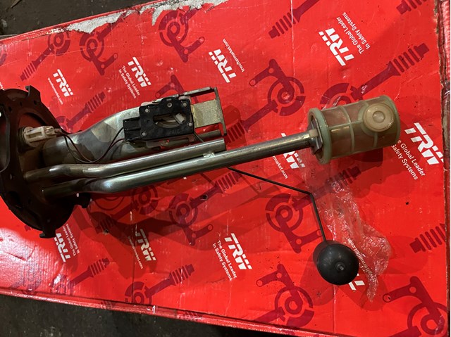 Sensor do nível de combustível no tanque para Mitsubishi L 200 IV KA, KB