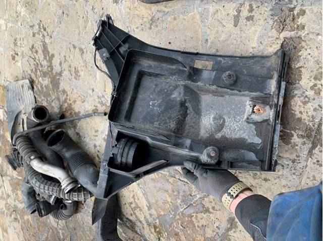 Правый кронштейн заднего бампера BMW 51128050386