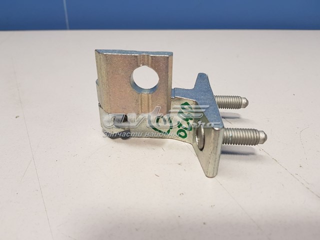 A1777200100 Mercedes петля двери передней левой