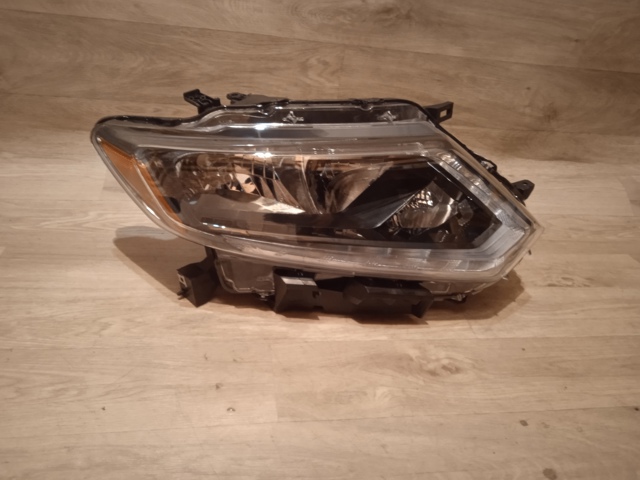 Фара правая Polcar 27X110E