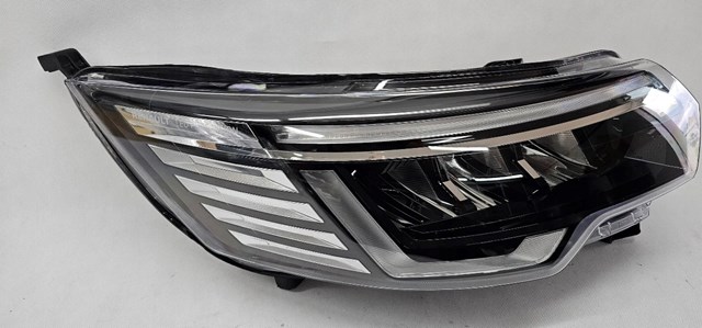 Правая фара 260102899R Renault (RVI)