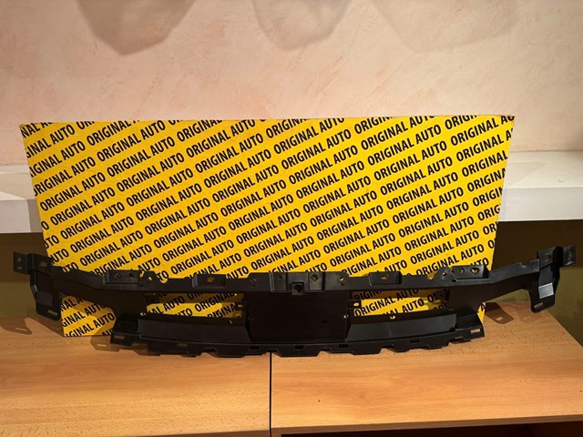 Кронштейн решетки радиатора KBB350718A Mazda