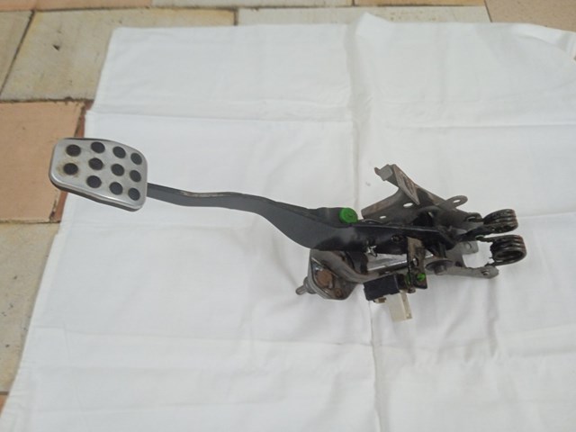 Педаль сцепления на Mazda 6 GH