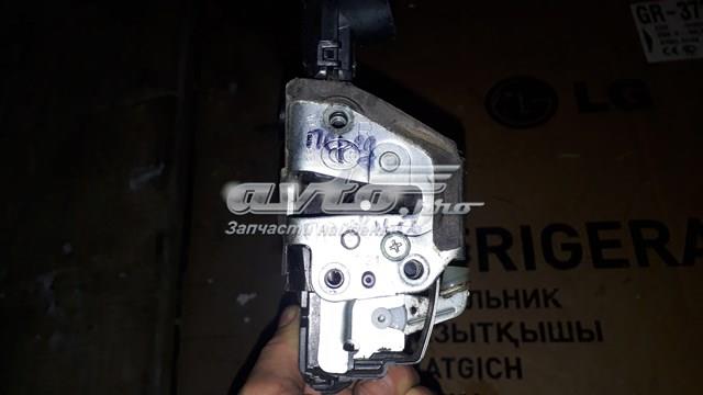 6903012490 Toyota fecho da porta dianteira direita