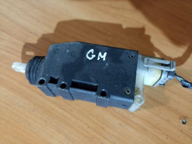 Замок передней правой двери 90493702 General Motors