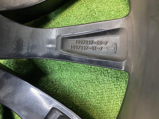 102724700F Tesla 