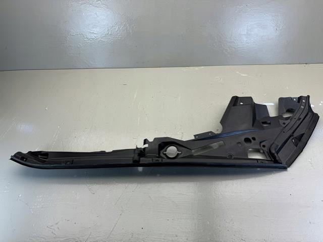 Уплотнитель крыла 51717418198 BMW
