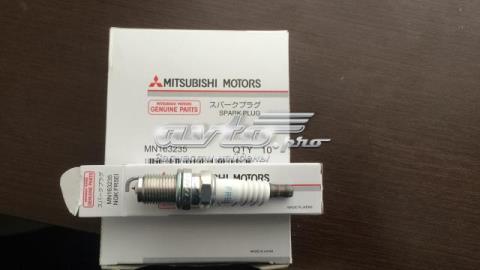 MN163235 Mitsubishi свеча