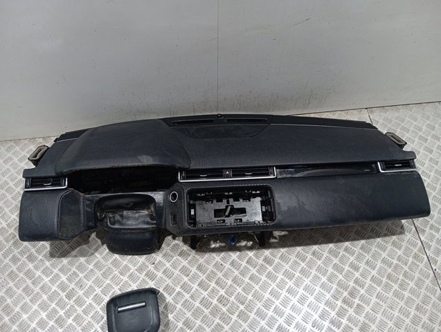 Купить LR094692 Land Rover Панель передняя "торпедо"