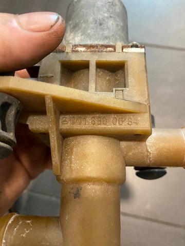 Кран отопителя Mercedes 18300684