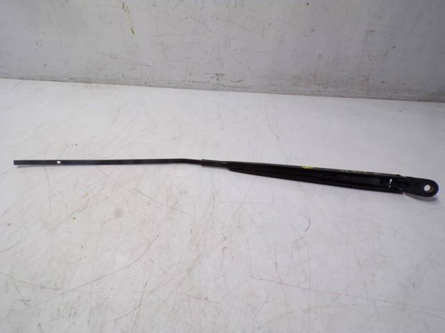 Поводок дворника на Citroen C-Elysee  