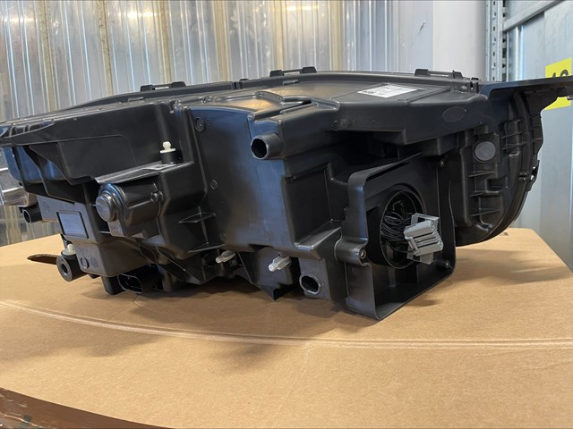 Фара левая Volvo 31655714 цена, от 443.41 USD