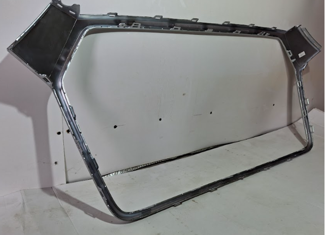 8U0853651SVMZ VAG Решетка радиатора