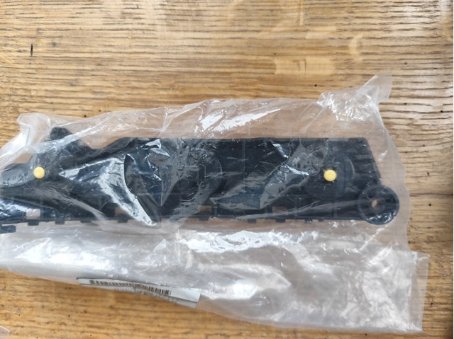 Правое крепление переднего бампера FPS 5081932 цена, от 7.45 USD