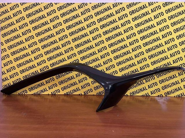 Молдинг решетки радиатора правый BCKN50760C Mazda