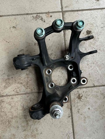KB9A2611X Mazda Цапфа правая