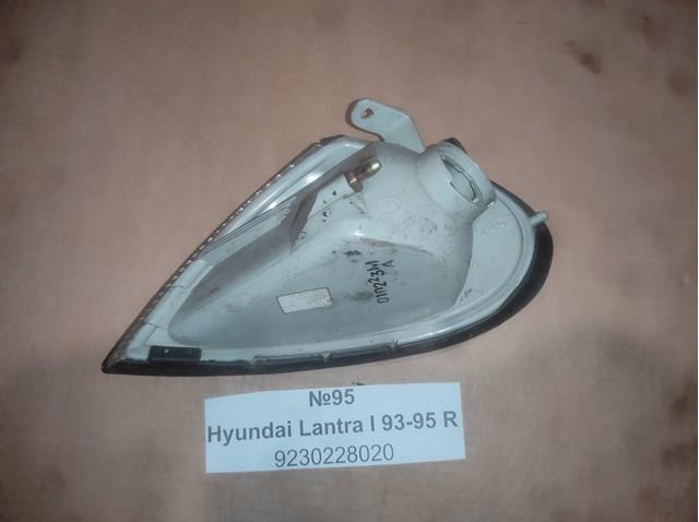 Указатель поворота правый на Hyundai Lantra I 