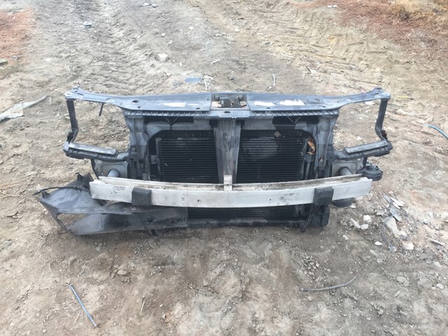Усилитель переднего бампера 8V4807109C VAG